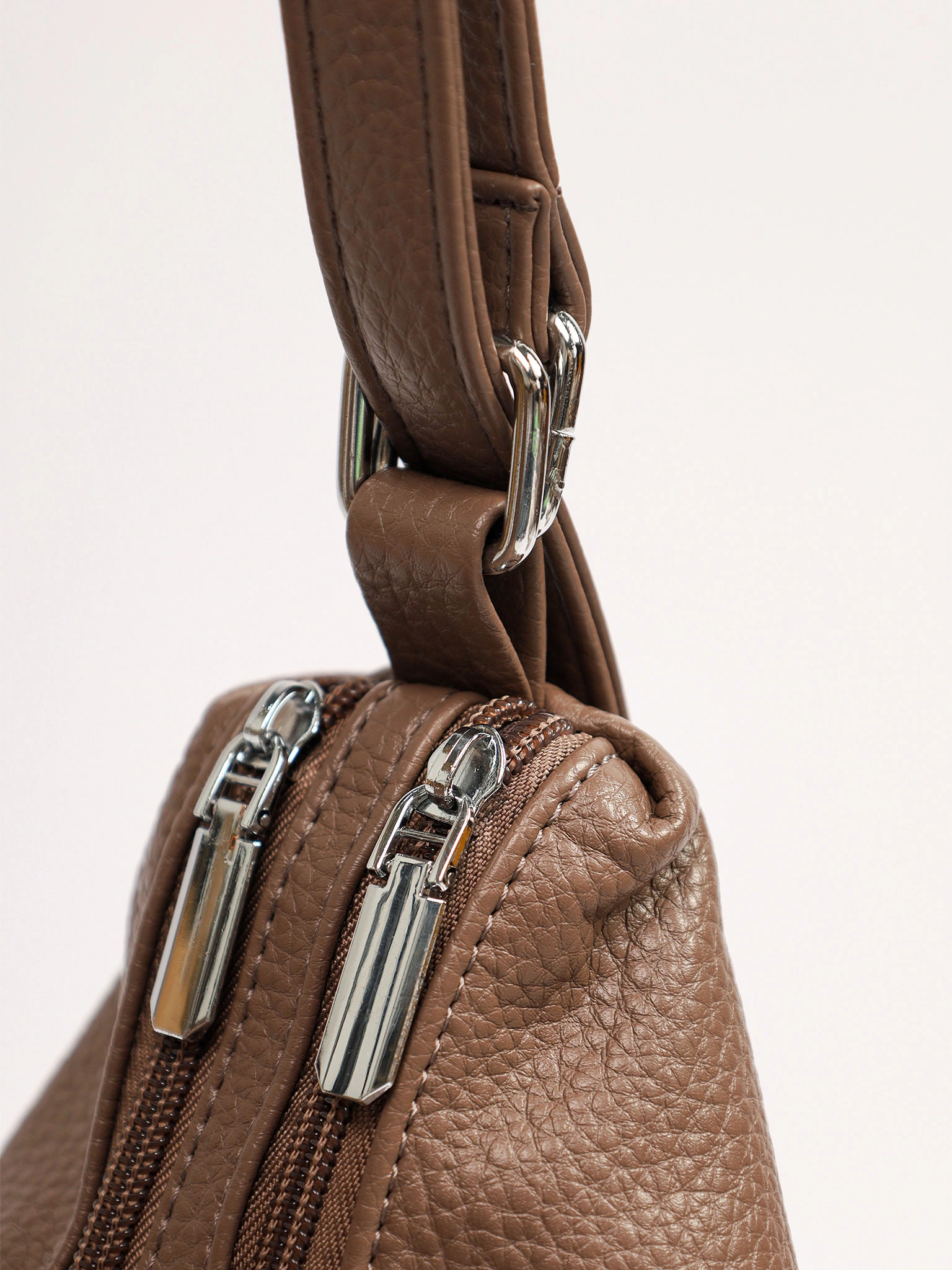 Сумка-шоппер с декоративными пуллерами в ассортименте